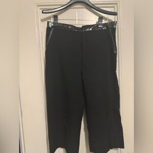 Like New Marc Jacobs Women’s Capri 100% wool pants with patent leather. Sz 10